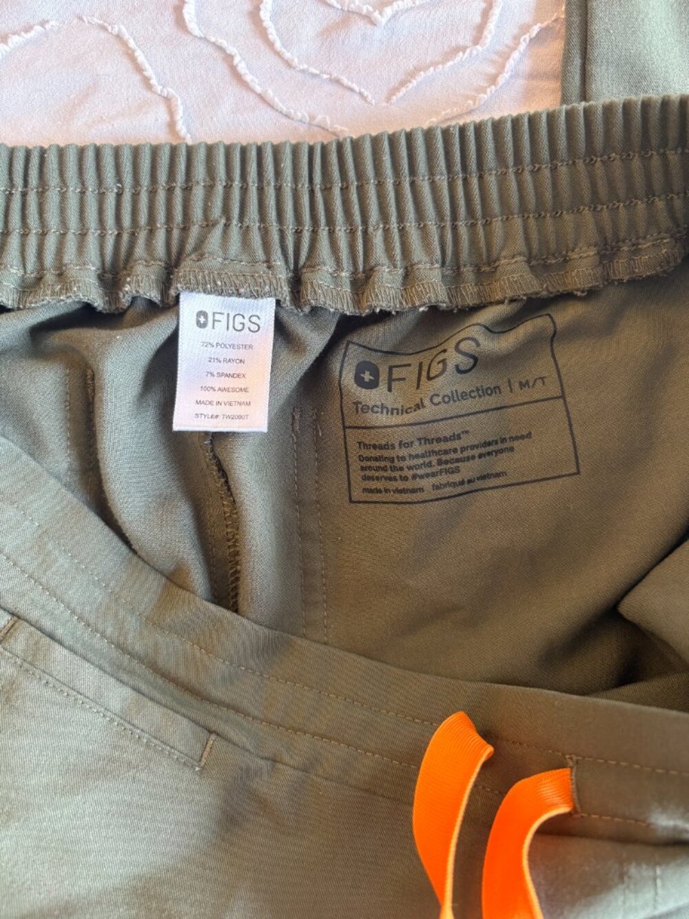 WORN ONCE Figs Yola Skinny Scrub Pants - Moss Green - Picture 3 of 5